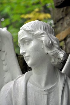 angel at the tomb